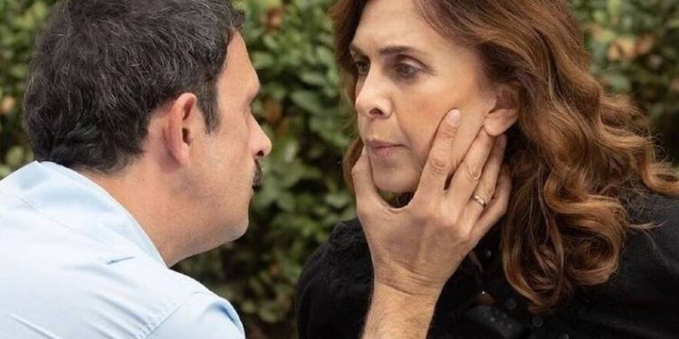 Alldaynews.gr Άγριες Μέλισσες: Ο Δούκας και η Μυρσίνη παίρνουν διαζύγιο
