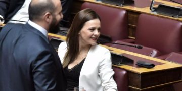 Alldaynews.gr Έγκυος η Έφη Αχτσιόγλου