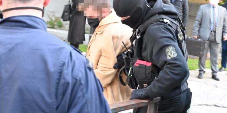 Alldaynews.gr Βιασμός 11χρονης: «Να πείτε στο Σπύρο να ψάξει τη μάνα του, τη γυναίκα του και την κόρη του, να ψάξει τι γίνεται σπίτι του»