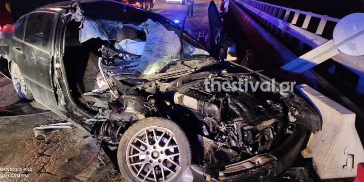 Θεσσαλονίκη: Αυτοκίνητο με 35χρονο οδηγό καρφώθηκε σε λεωφορείο (pics)