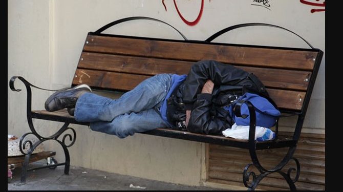 Alldaynews.gr 39χρονος κέρασε τσιγάρο σε άστεγο και ανακάλυψε πως είναι ο επί 3 δεκαετίες χαμένος αδερφός του