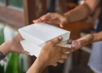 Alldaynews.gr Έγκλημα Σοκ: Delivery πήγε να παραδώσει παραγγελία και την σκότωσαν