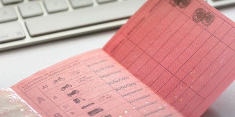 Alldaynews.gr Μόνο στην Ελλάδα! Μονόφθαλμος βλέπει άριστα και από τα δύο μάτια οδηγώντας