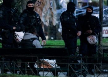 Έγκλημα στο Ν. Κόσμο: Σπάραζε η γυναίκα του πάνω απο το πτώμα![photos][video]