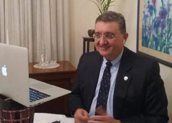 Θετικός στον κορονοϊό ο καθηγητής Θανάσης Εξαδάκτυλος-Είχε ήδη κάνει την πρώτη δόση του εμβολίου