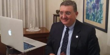 Θετικός στον κορονοϊό ο καθηγητής Θανάσης Εξαδάκτυλος-Είχε ήδη κάνει την πρώτη δόση του εμβολίου