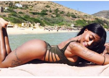 Ελίζαμπεθ Ελέτσι στη Μύκονο: Ποιο Καυτή και απο τον Αυγουστιάτικο ήλιο[video][photos]