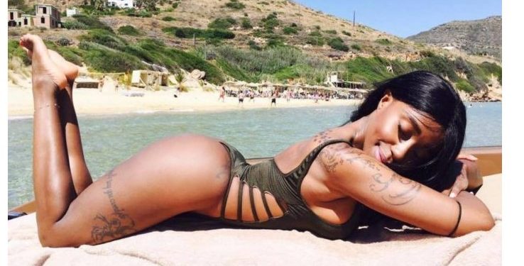 Ελίζαμπεθ Ελέτσι στη Μύκονο: Ποιο Καυτή και απο τον Αυγουστιάτικο ήλιο[video][photos]