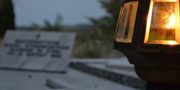 Alldaynews.gr “Έψαχνα κωδικό να ανάψω κερί στον τάφο του πατέρα μου” – “Φωτιά” η Έλενα Ακρίτα για τους επώνυμους στο Ντουμπάι