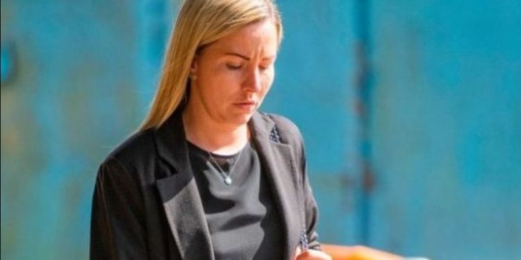 Alldaynews.gr Αποπλάνηση 15χρονου από παντρεμένη καθηγήτρια – Έψαχνε στο google πώς θα το κάνει