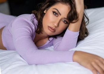 Ο λόγος για να βλέπουμε Survivor! Η Έλενα Κρεμλίδου χωρίς ρούχα!