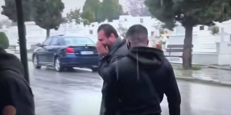 Alldaynews.gr Ράγισαν καρδιές στο τελευταίο «αντίο» στη 19χρονη Αγλαΐα (vid)