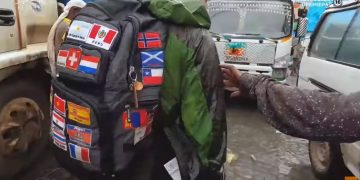 Alldaynews.gr Γιώργος Μαυρίδης: Καρέ- καρέ η στιγμή που του επιτίθεται κλέφτης στην Αντίς Αμπέμπα