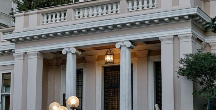 Alldaynews.gr Πασίγνωστος Επιχειρηματίας σε Μαξίμου: “Αν δεν ανοίξετε το Λιανεμπόριο, τα μαζεύω και πάω Βουλγαρία”