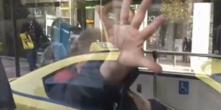 Ηλικιωμένη μούντζωσε την κάμερα του STAR επειδή την τράβηξε να μη φοράει μάσκα[video]