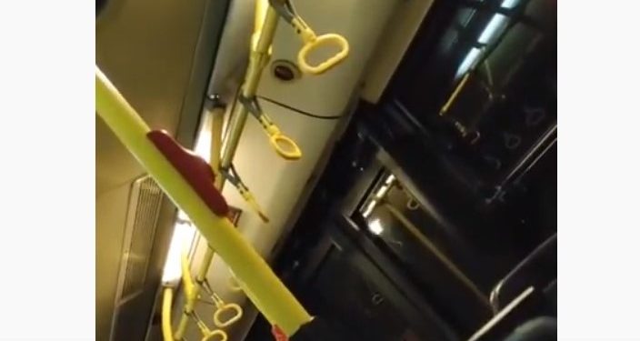 Alldaynews.gr Απίστευτο βίντεο! Οδηγός του ΟΑΣΘ βρίζει και απειλεί επιβάτη που του έκανε παρατήρηση