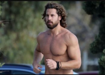 Νάσος Παπαργυρόπουλος: «Ζούσα με 3 ευρώ την μέρα σε κοινόβια και μοναστήρια»