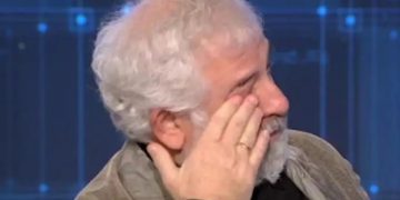 «Λύγισε» ο Πέτρος Φιλιππίδης με όσα άκουγε, δεν μπορούσε να συγκρατήσει τα δάκρυά του