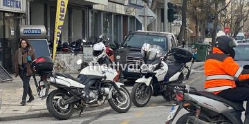 ΠΡΙΝ ΛΙΓΟ στη Θεσσαλονίκη: Ανταλλαγή Πυροβολισμών στη μέση του δρόμου – Τραυματίες διέφυγαν  (pics, video)