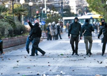 Χρυσοχοΐδης: Κανένας περιορισμός σε δημοσιογράφους-φωτορεπόρτερ στις πορείες