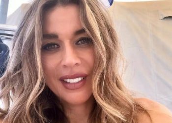 Έρρικα Πρεζεράκου: Είδα την παλάμη μου κομμάτια-Κομμένη στη μέση