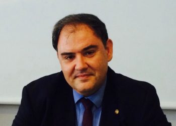 «Βόμβα» Σαρηγιάννη για σχολεία: Να μείνουν κλειστά Γυμνάσια, Α’ και Β’ Λυκείου για όλο το Έτος