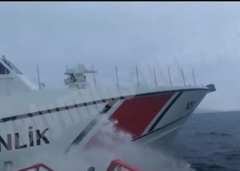 Νέα πρόκληση στα Ίμια: Τουρκική ακταιωρός παρενοχλεί ελληνικό αλιευτικό[video]