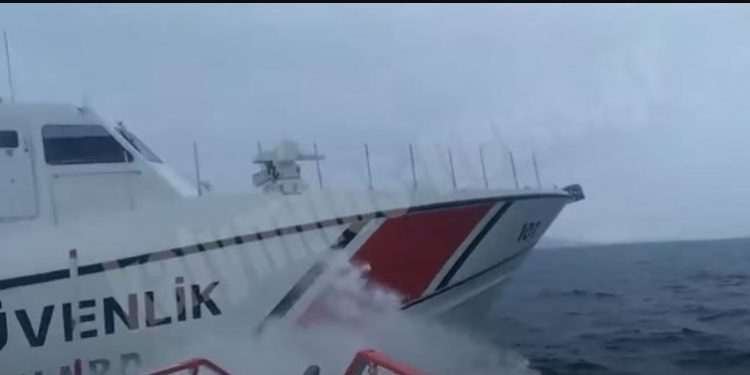 Νέα πρόκληση στα Ίμια: Τουρκική ακταιωρός παρενοχλεί ελληνικό αλιευτικό[video]
