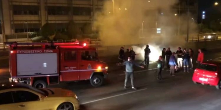 Alldaynews.gr Πριν Λίγο: Σοβαρό τροχαίο στον Κηφισό – Στις φλόγες μοτοσικλέτα, τραυματίστηκε ο οδηγός