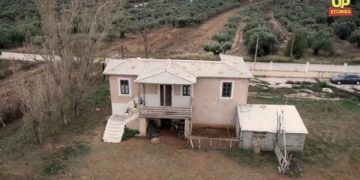 Alldaynews.gr Άγριες Μέλισσες: Το σπιτικό της οικογένειας Σταμίρη από ψηλά