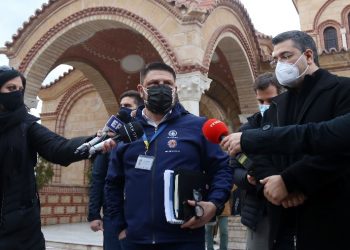 Θεσσαλονίκη: 36χρονος διάκονος το κρούσμα της νοτιοαφρικανικής μετάλλαξης – Όχι πανικός λέει ο Χαρδαλιάς (vids)