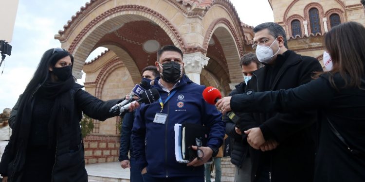 Θεσσαλονίκη: 36χρονος διάκονος το κρούσμα της νοτιοαφρικανικής μετάλλαξης – Όχι πανικός λέει ο Χαρδαλιάς (vids)