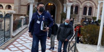 Alldaynews.gr Δεν το λέει κανείς: Αυτό είναι το πιο ανησυχητικό με τον ιερέα και τη νοτιοαφρικανική μετάλλαξη του covid