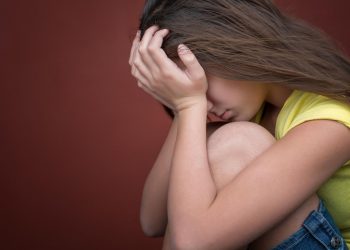 κορίτσι-παρενόχληση-κακοποίηση