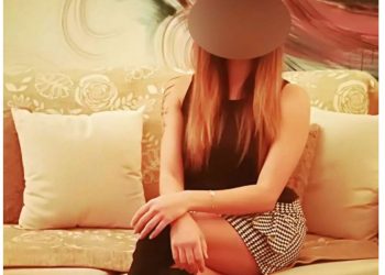 Alldaynews.gr Μου λείπεις…Θέλω να σε δω: Σοκάρουν τα ερωτικά μηνύματα της φιλολόγου στο μαθητή της