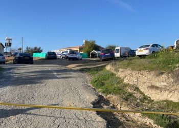 Οικογενειακή τραγωδία το πρωί της Πέμπτης: Σκότωσε τη γυναίκα του και τον γιο τους (pics, vid)