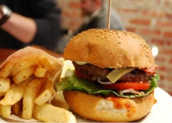 Αυτά είναι τα σημάδια κακής διατροφής που στέλνει το σώμα μας