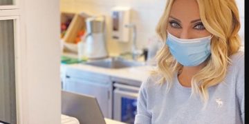 Έλενα Τσαβαλιά: Ταμίας σε Cafe-Take Away[photos]