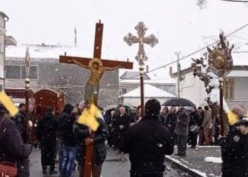 Κορωνοϊός-Δράμα: Λιτανεία χωρίς μάσκες και αποστάσεις στη Νέα Αμισό[photos]