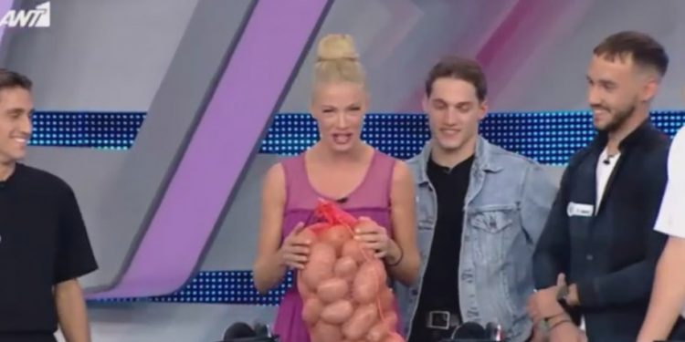 Ρουκ Ζουκ: Λαρισαίοι πήγαν δώρο στην Μακρυπούλια ένα σακί Πατάτες![video]