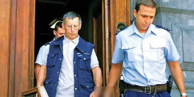 Alldaynews.gr Κτήνος: Βίασε και σκότωσε 32 κορίτσια με συνεργό τη σύζυγό του