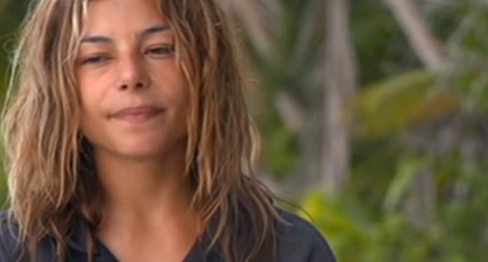 Alldaynews.gr Σαν… την καλαμιά στον κάμπο η Ελευθερία στους Μπλε, κοιμάται μόνη της στην παραλία και ζητάει να αλλάξει ομάδα