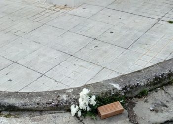 Τραγωδία με Ντελιβερά: Δάκρυα και λουλούδια στο σημείο που σκοτώθηκε ο 19χρονος Νίκος[photos]