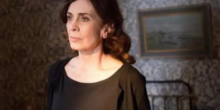 Alldaynews.gr Άγριες Μέλισσες Spoiler: Η Μυρσίνη καταρρέει από σοβαρή ασθένεια