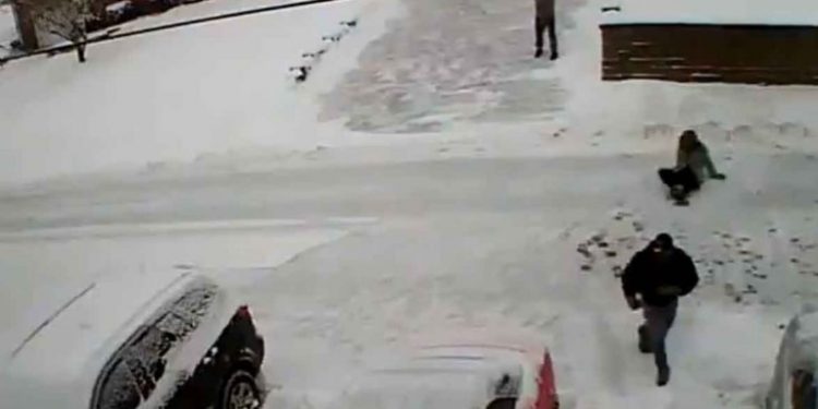 Εκτέλεσε εν ψυχρώ τους γείτονές του μετά από καβγά[Σκληρές εικόνες]