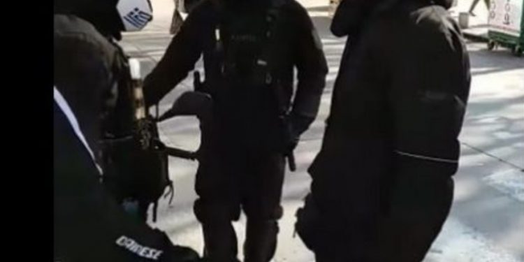 Καταγγελία: Αστυνομικοί ξυλοκόπησαν και συνέλαβαν υποψήφιο διδάκτορα που πήγαινε στο ΑΠΘ[video]