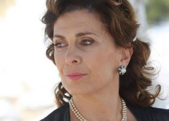 Άγριες Μέλισσες: Η Μυρσίνη σε κρίσιμη κατάσταση στο νοσοκομείο!