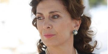 Alldaynews.gr Άγριες Μέλισσες: Η Μυρσίνη σε κρίσιμη κατάσταση στο νοσοκομείο!