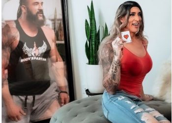 Παλαιστής του WWE ανακοίνωσε ότι έκανε αλλαγή φύλου[video]