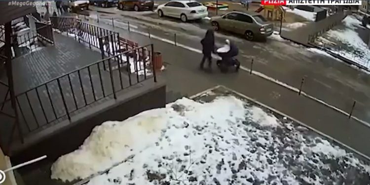 Σοκαριστικό βίντεο: Βρέφος σκοτώθηκε όταν άντρας έπεσε από τον 17ο όροφο στο καρότσι του